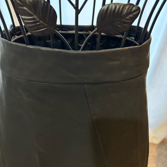 Beautiful faux skirt from the limited! - Picture 2 of 4